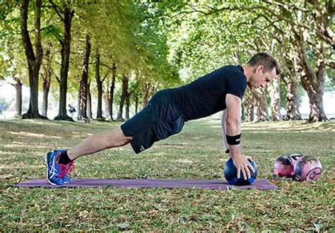 Pilates: L'Arte del Controllo e della Consapevolezza Corporea