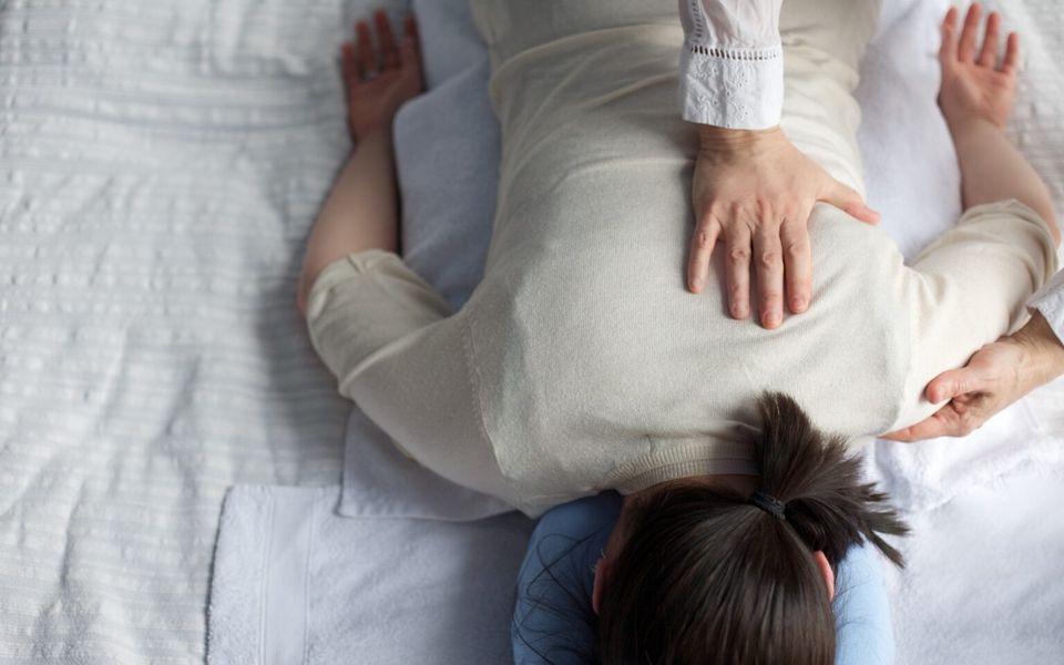 Shiatsu: La Digitopressione Giapponese per l'Equilibrio Energetico